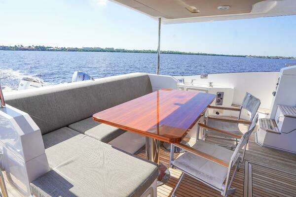 Azimut 66 Flybridge Yacht For Sale