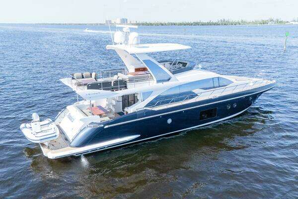 2017 Azimut 66