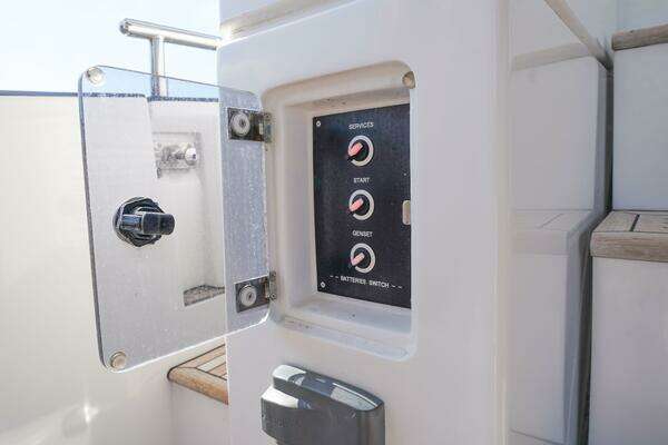 Azimut 66 Flybridge Yacht For Sale