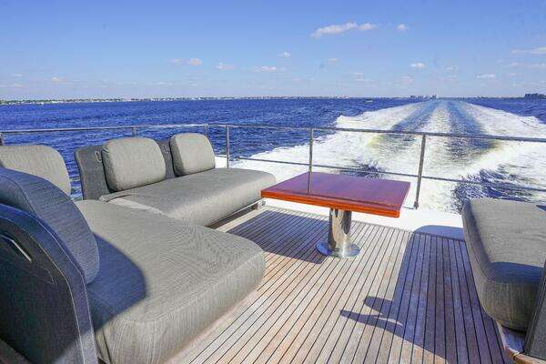 Azimut 66 Flybridge Yacht For Sale