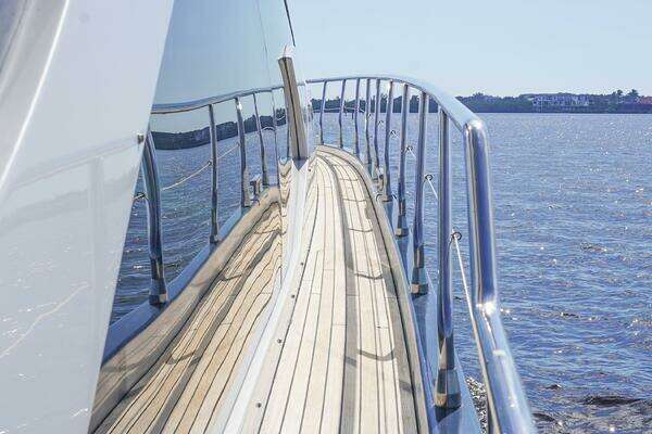 Azimut 66 Flybridge Yacht For Sale