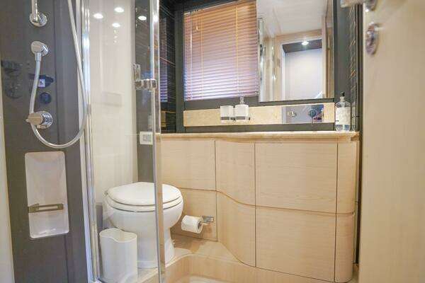 Azimut 66 Flybridge Yacht For Sale