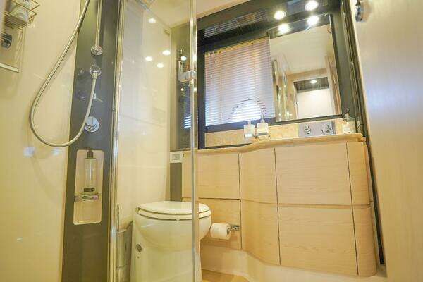 Azimut 66 Flybridge Yacht For Sale