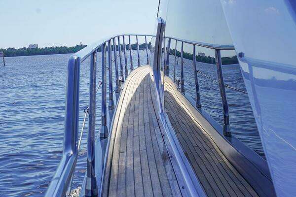 Azimut 66 Flybridge Yacht For Sale