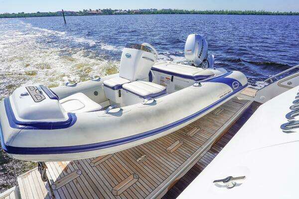 Azimut 66 Flybridge Yacht For Sale