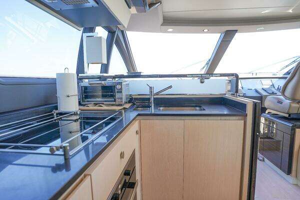 Azimut 66 Flybridge Yacht For Sale