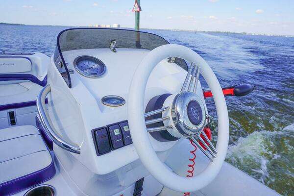 Azimut 66 Flybridge Yacht For Sale