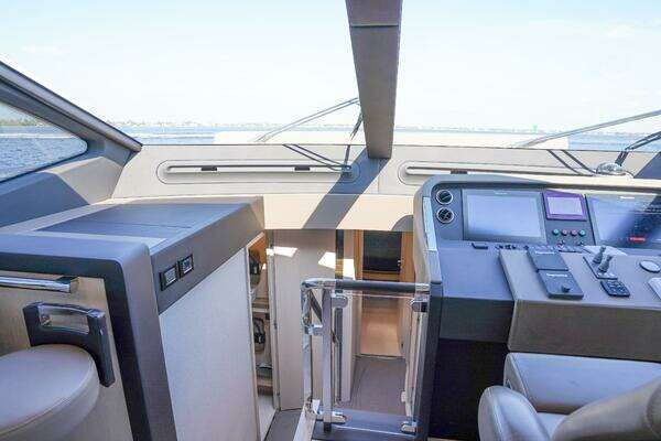 Azimut 66 Flybridge Yacht For Sale