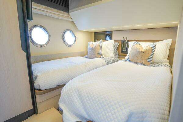 Azimut 66 Flybridge Yacht For Sale