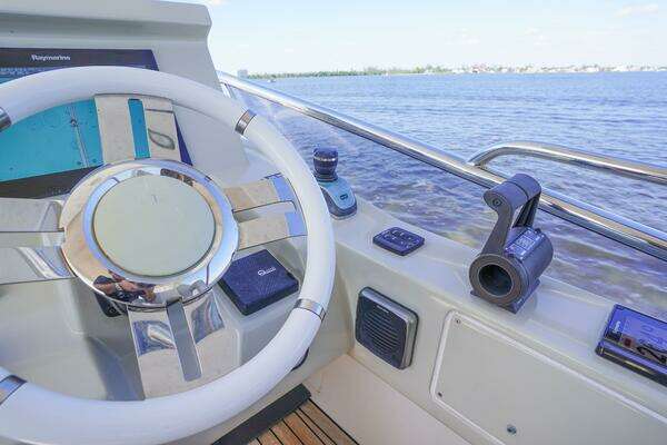 Azimut 66 Flybridge Yacht For Sale