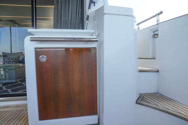 Azimut 66 Flybridge Yacht For Sale