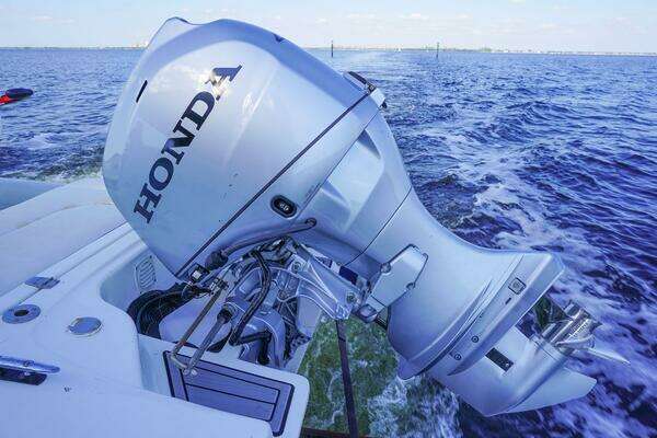 Azimut 66 Flybridge Yacht For Sale