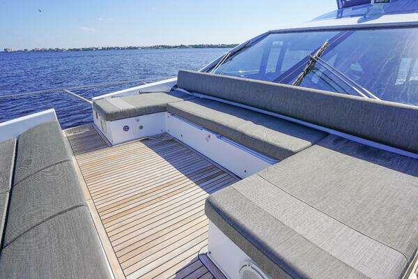 Azimut 66 Flybridge Yacht For Sale