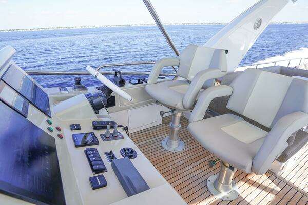 Azimut 66 Flybridge Yacht For Sale