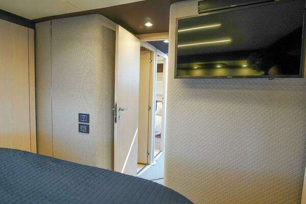 Azimut 66 Flybridge Yacht For Sale