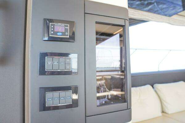 Azimut 66 Flybridge Yacht For Sale