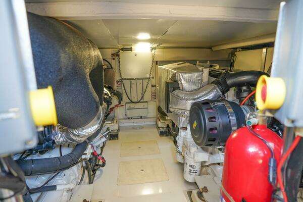 Azimut 66 Flybridge Yacht For Sale