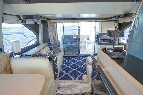 Azimut 66 Flybridge Yacht For Sale