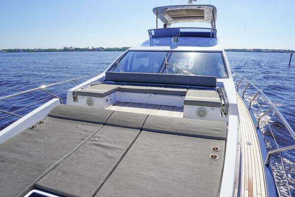Azimut 66 Flybridge Yacht For Sale
