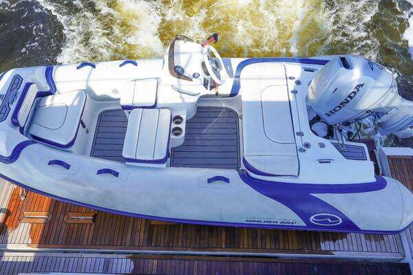 Azimut 66 Flybridge Yacht For Sale