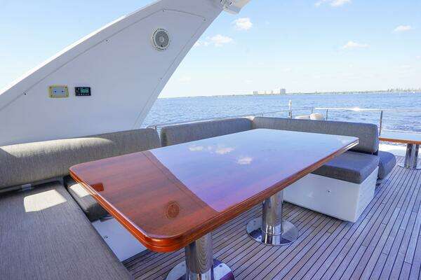 Azimut 66 Flybridge Yacht For Sale