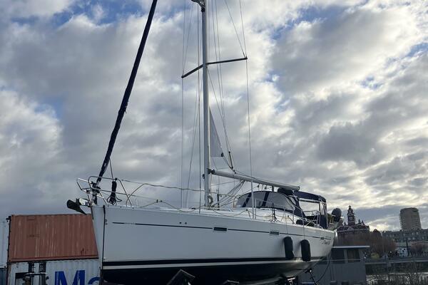 A Beautiful Day  39ft Beneteau Yacht For Sale