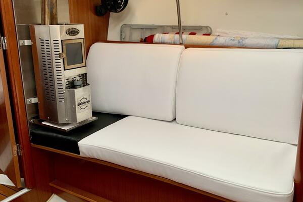 A Beautiful Day  39ft Beneteau Yacht For Sale