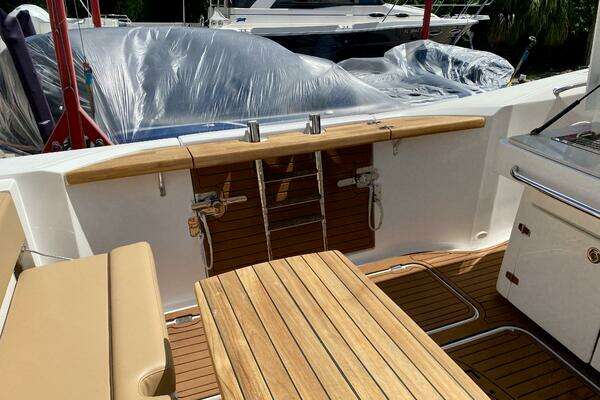 Fishing Raptor 390 Solarium Yacht For Sale