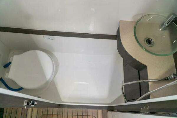 Fishing Raptor 390 Solarium Yacht For Sale