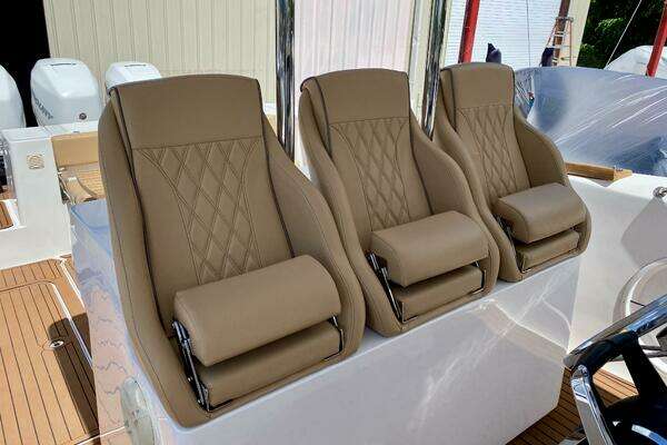 Fishing Raptor 390 Solarium Yacht For Sale