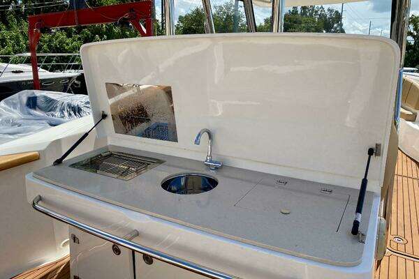 Fishing Raptor 390 Solarium Yacht For Sale