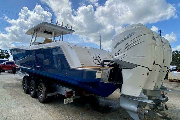 Photo of the 2023 Fishing Raptor 390 Solarium
