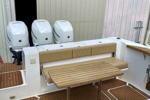 Fishing Raptor 390 Solarium Yacht For Sale