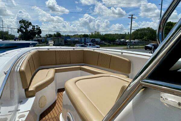 Fishing Raptor 390 Solarium Yacht For Sale