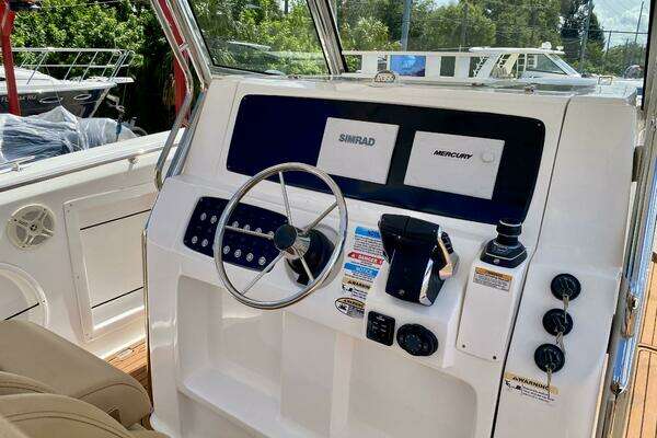 Fishing Raptor 390 Solarium Yacht For Sale