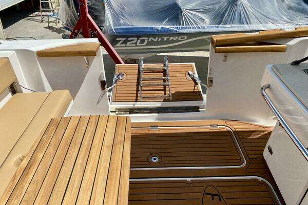 Fishing Raptor 390 Solarium Yacht For Sale
