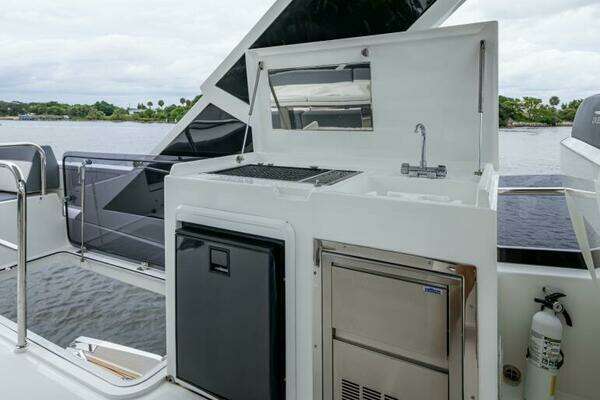 Galeon 550 Fly Yacht For Sale