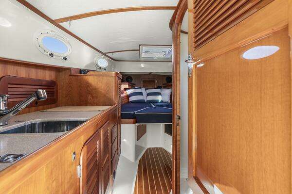 Hinckley Hinckley Picnic Boat 36 EP Yacht For Sale