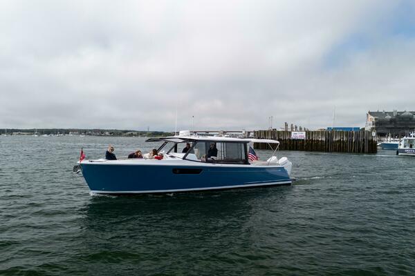 35ft MJM Yacht For Sale