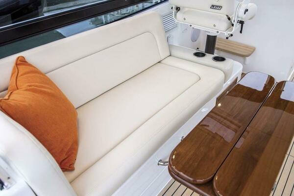 35ft MJM Yacht For Sale