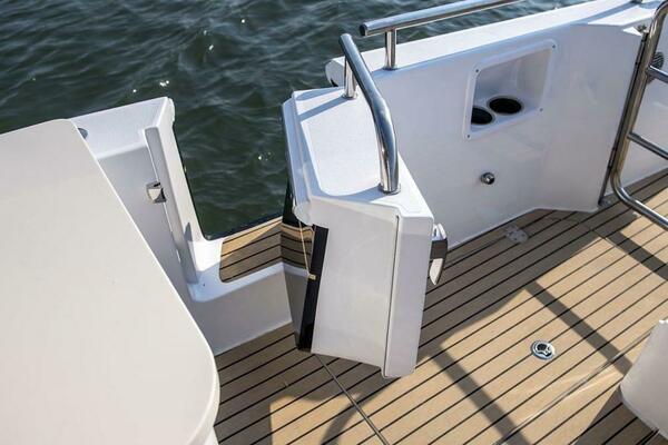 35ft MJM Yacht For Sale