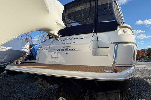 Photo of the 2002 Regal Commodore 3860 "All Too Swell"