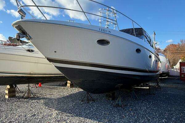 Photo of the 2002 Regal Commodore 3860 "All Too Swell"