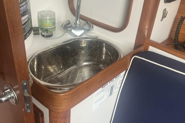 33ft Alerion Yacht For Sale