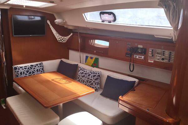 Tiffany Nicole 43ft Beneteau Yacht For Sale