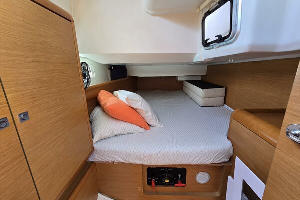 Airbender 40ft Jeanneau Yacht For Sale