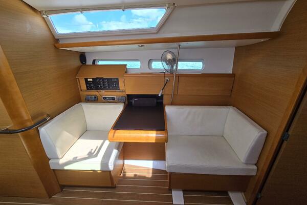 Airbender 40ft Jeanneau Yacht For Sale