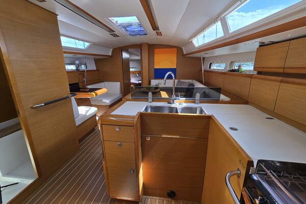 Airbender 40ft Jeanneau Yacht For Sale