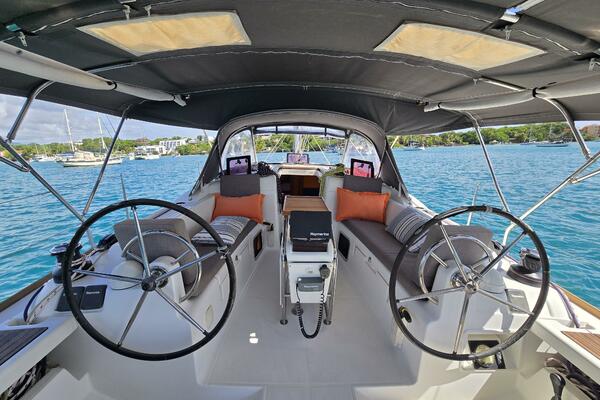 Airbender 40ft Jeanneau Yacht For Sale