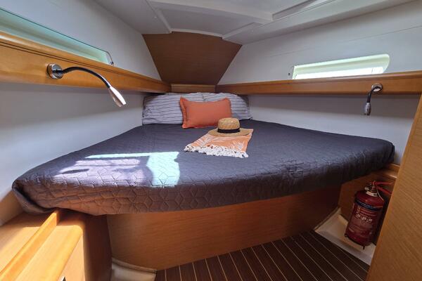 Airbender 40ft Jeanneau Yacht For Sale